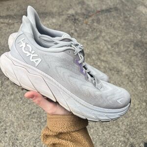 Hoka Women's Light Gray Clifton 9